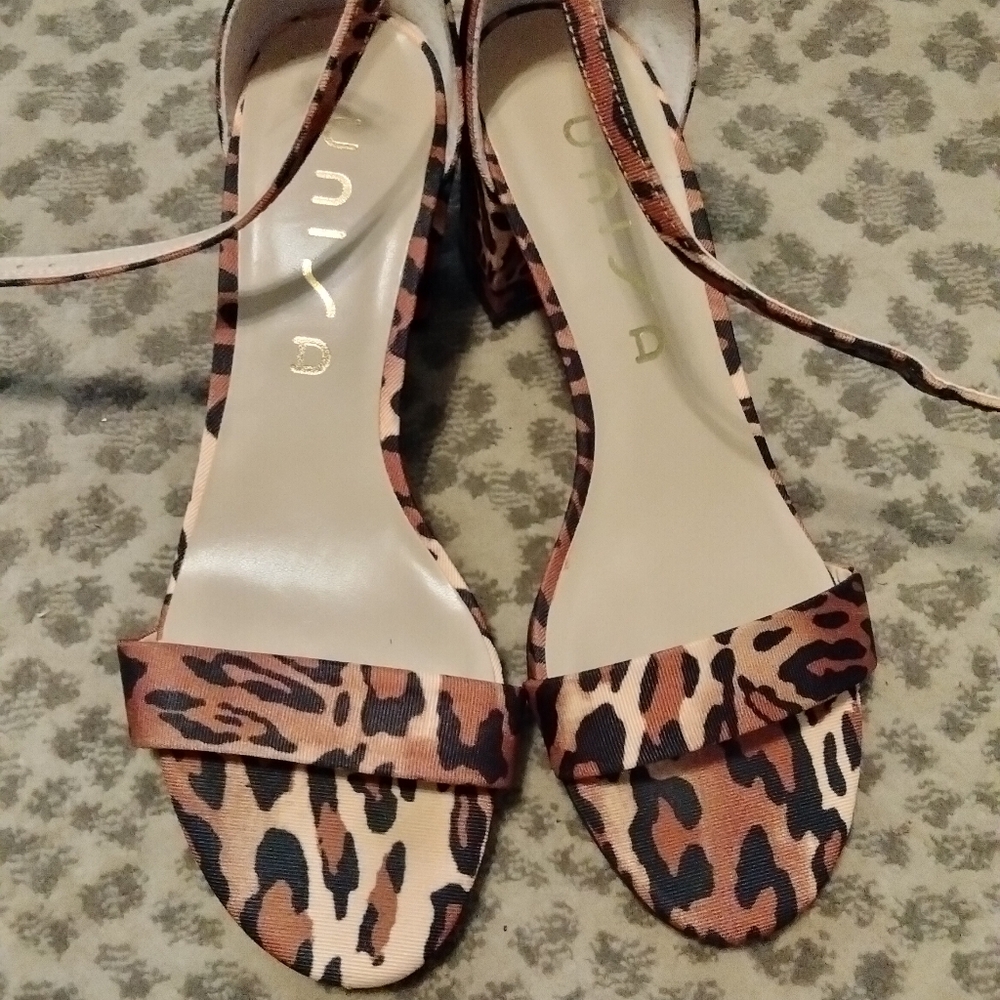 Chunky heel leopard/cheetah print sandal